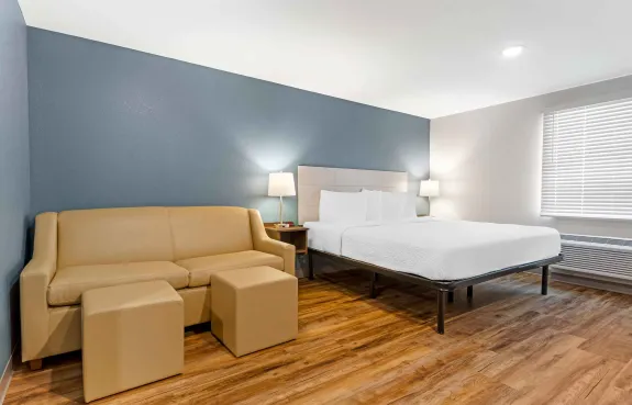 Deluxe Studio - 1 King Bed