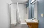Deluxe Studio - 1 Full Bed