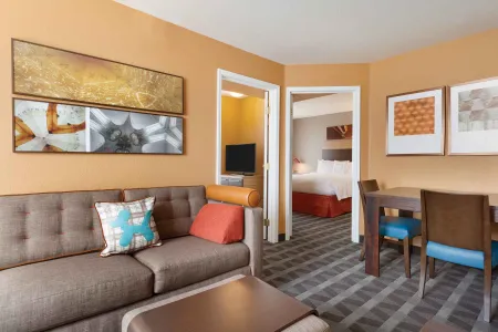 2 Bedroom Suite - 2 Queen Beds