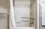Deluxe Studio - 1 Queen Bed