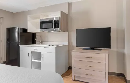 Studio Suite - 1 Queen Bed